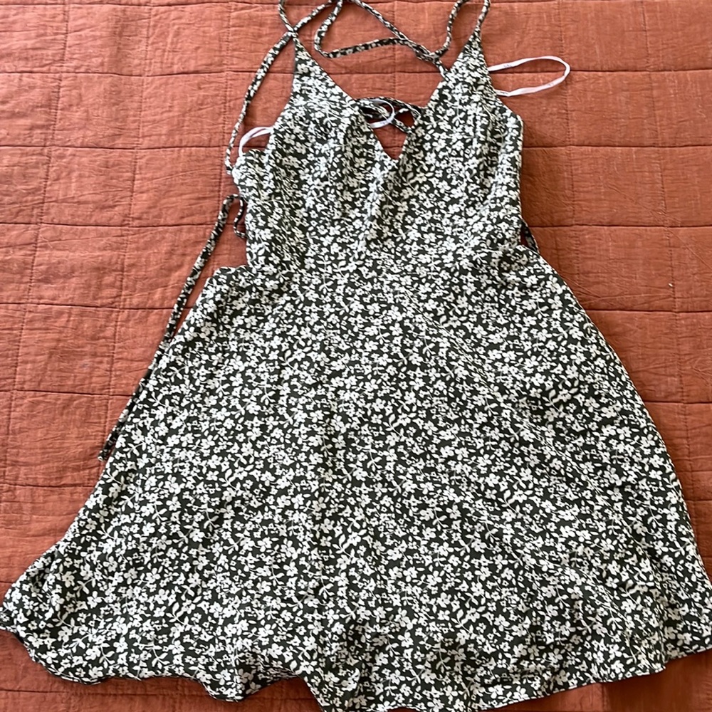 Lulus green fit and flare tie back floral sundress